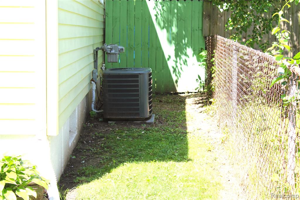 4901 Alpha Way, Flint, MI 48506 — Photo 35