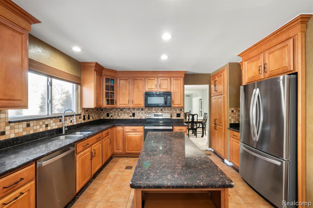 7956 Billingham Road, West Bloomfield, MI 48324 — Photo 14