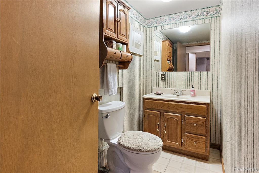 5242 Mansfield Avenue, Sterling Heights, MI 48310 — Photo 25