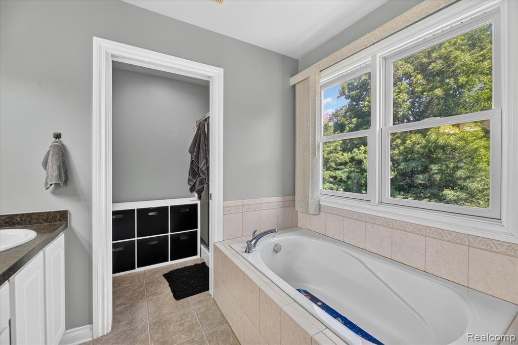 4185 Oak Street, Grand Blanc, MI 48439 — Photo 23