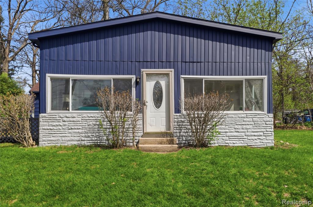 4168 Minnetonka Drive, Linden, MI 48451 — front exterior