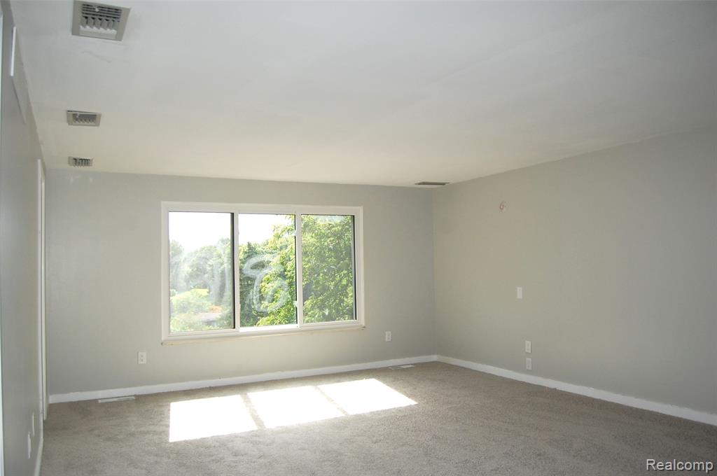 2073 Bordeaux Street, West Bloomfield, MI 48323 — Photo 32