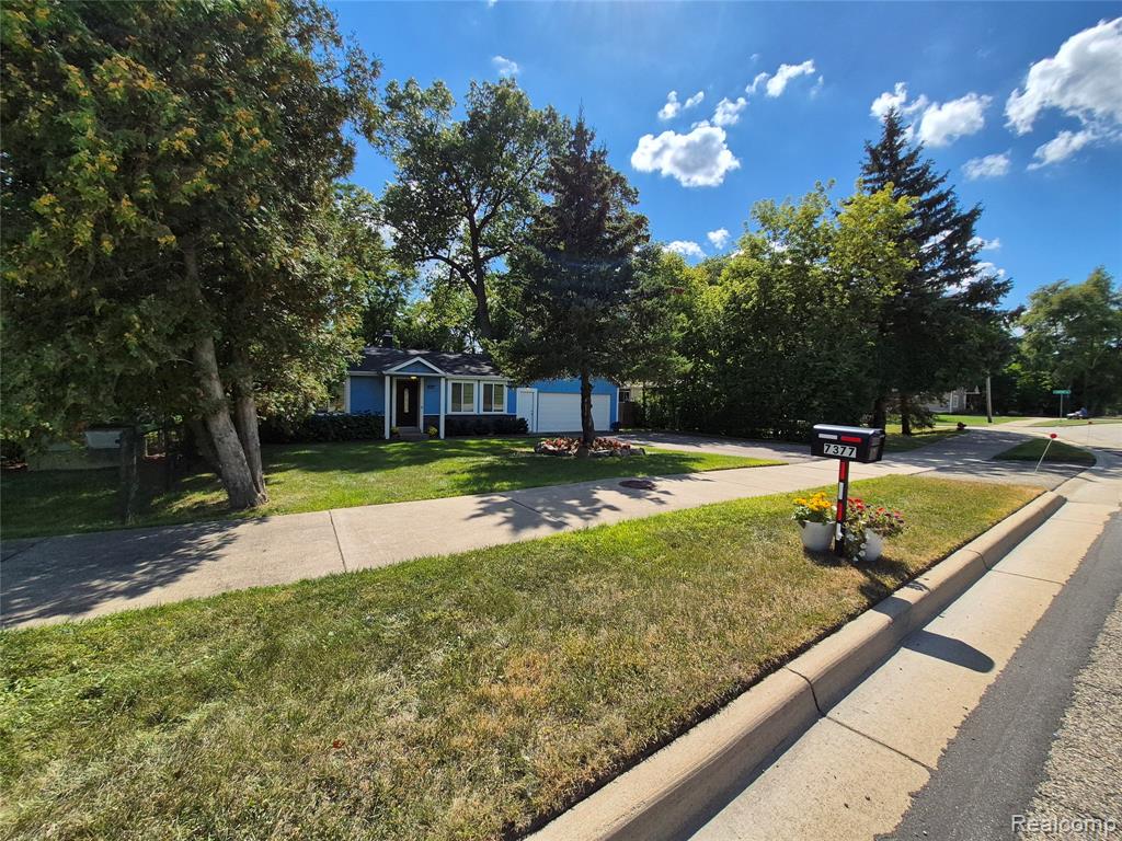 7377 Cooley Lake Road, West Bloomfield, MI 48324 — Photo 58