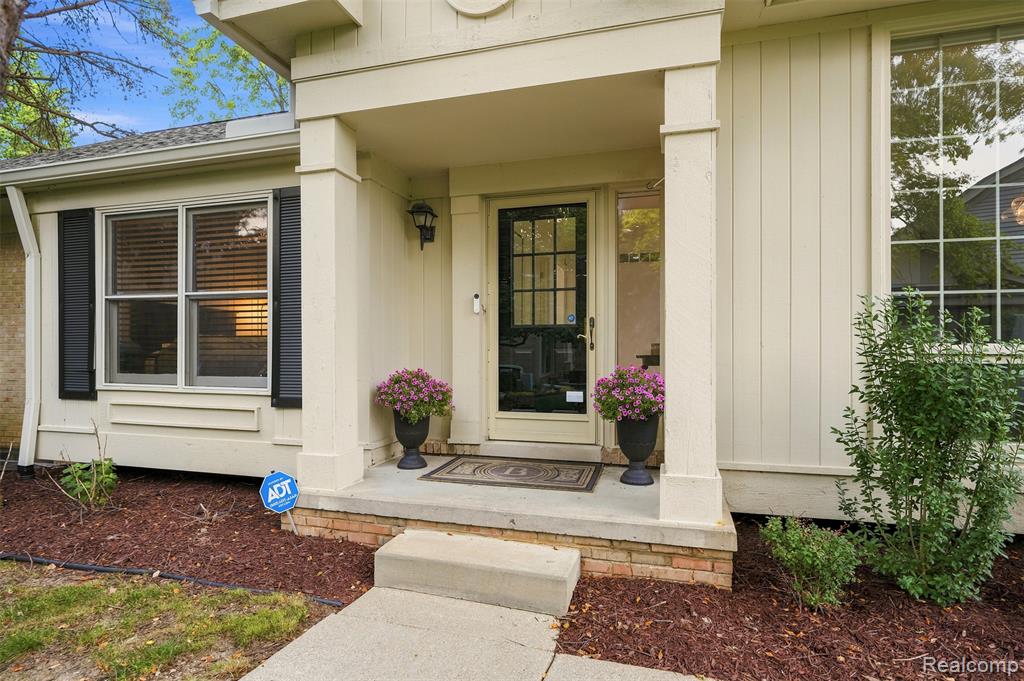 6012 Danbury Court, West Bloomfield, MI — Photo 6