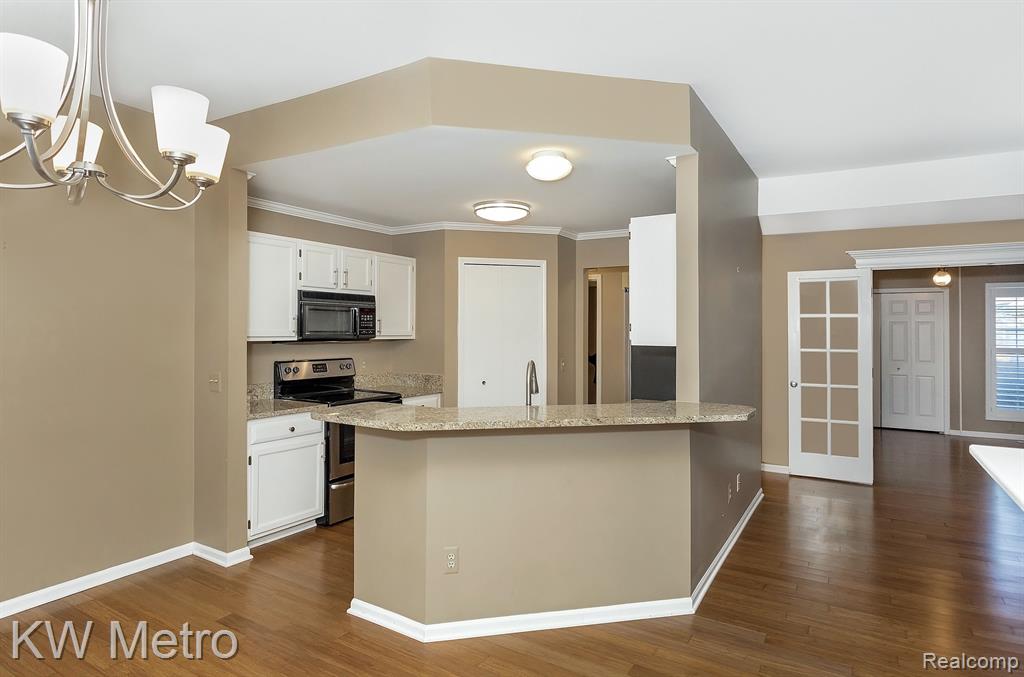 516 NEWBURNE POINTE, Bloomfield Hills, MI 48304 — Photo 9