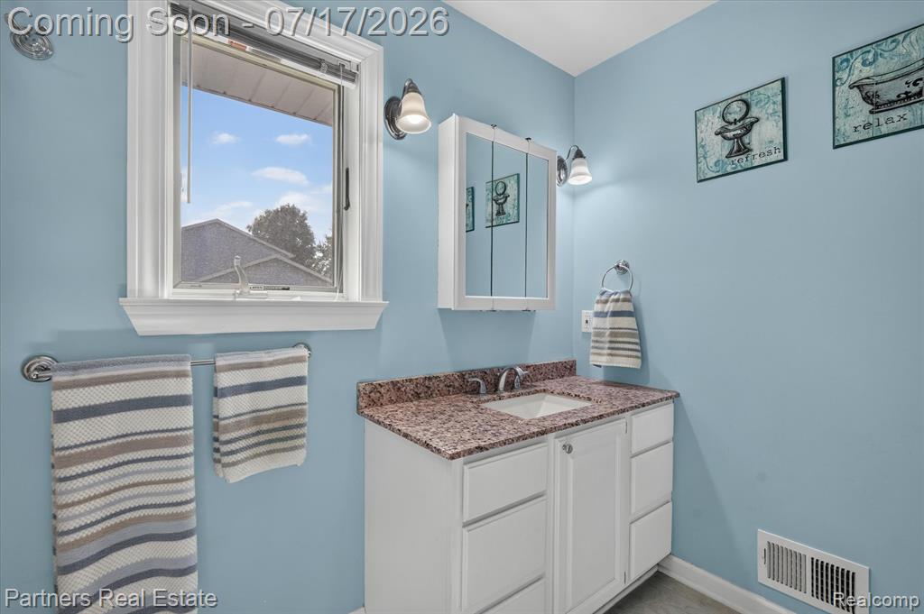 9145 Apple Orchard Drive, Fenton, MI 48430 — Photo 23