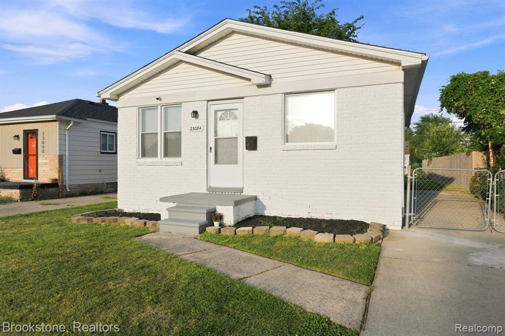 23084 Lambrecht Avenue, Eastpointe, MI 48021