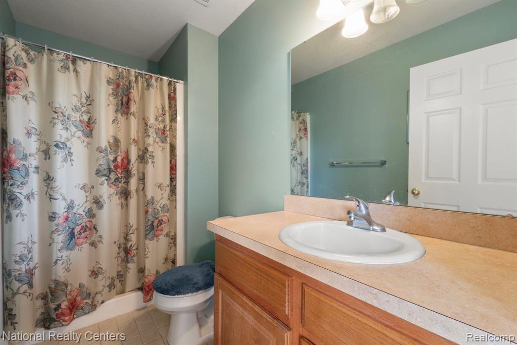 7221 Hawthorne Circle, Goodrich Vlg, MI — Photo 16