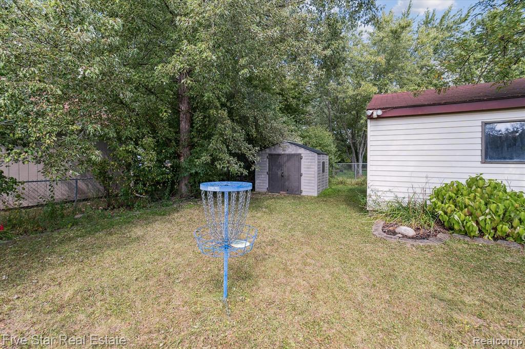 43592 Champlain Court, Canton, MI 48188 — Photo 36