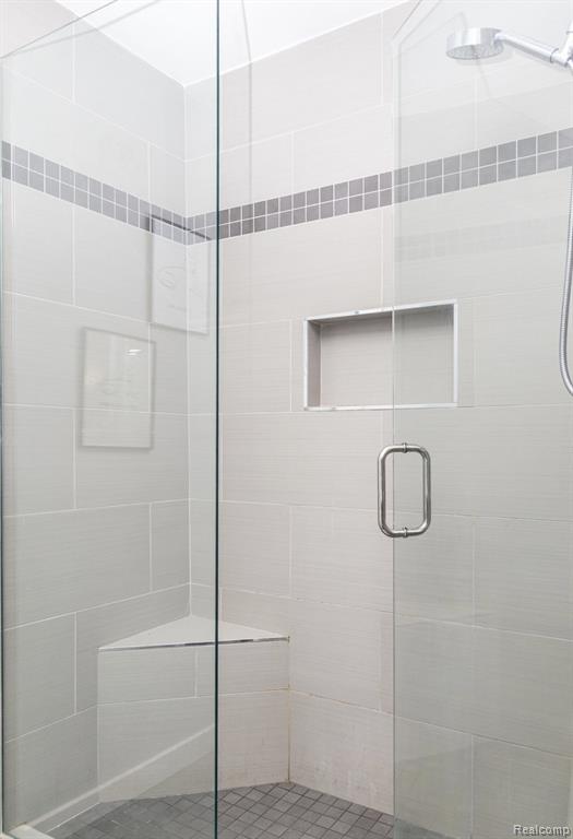 425 Everett Drive, Lansing, MI 48915 — Photo 17