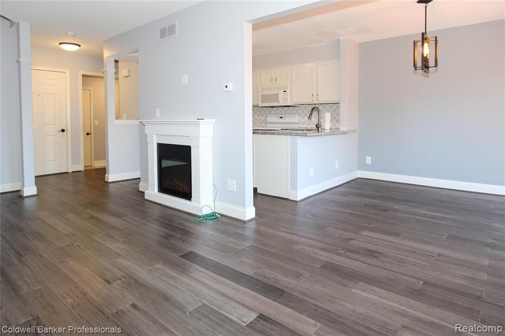 3110 VILLAGE Circle, Ann Arbor, MI 48108 — Photo 8
