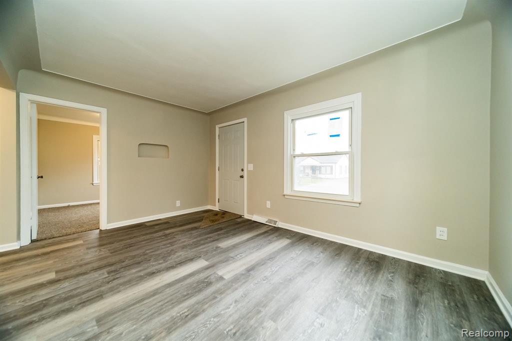 634 W HARWOOD Avenue, Madison Heights, MI 48071 — Photo 16