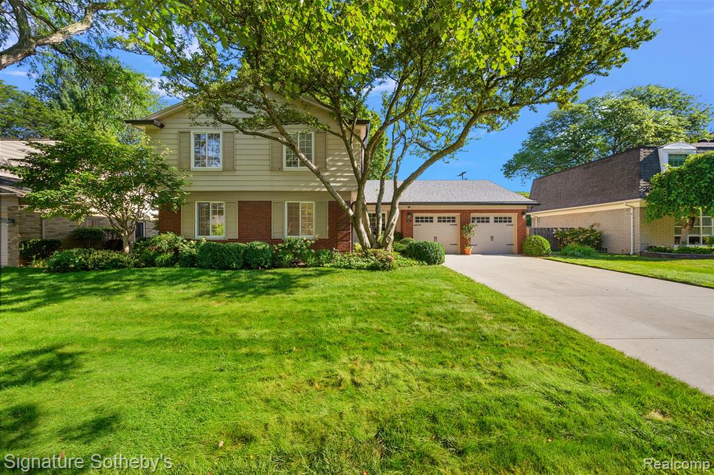 580 N Brys Drive, Grosse Pointe Woods, MI 48236 — front exterior