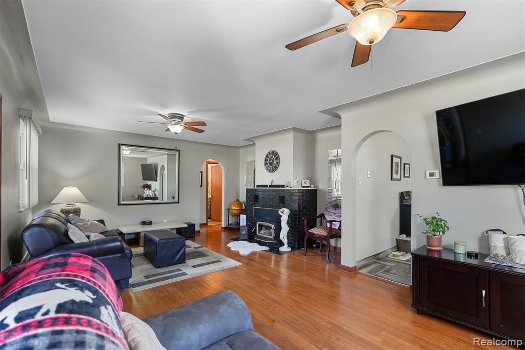 47978 Jefferson Avenue, Chesterfield, MI 48047 — Photo 13