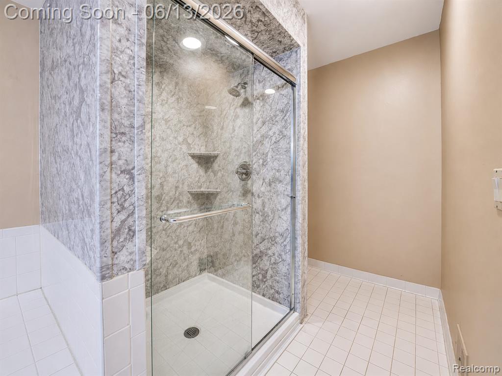 29342 Strathmore Drive, Farmington, MI 48331 — Photo 34