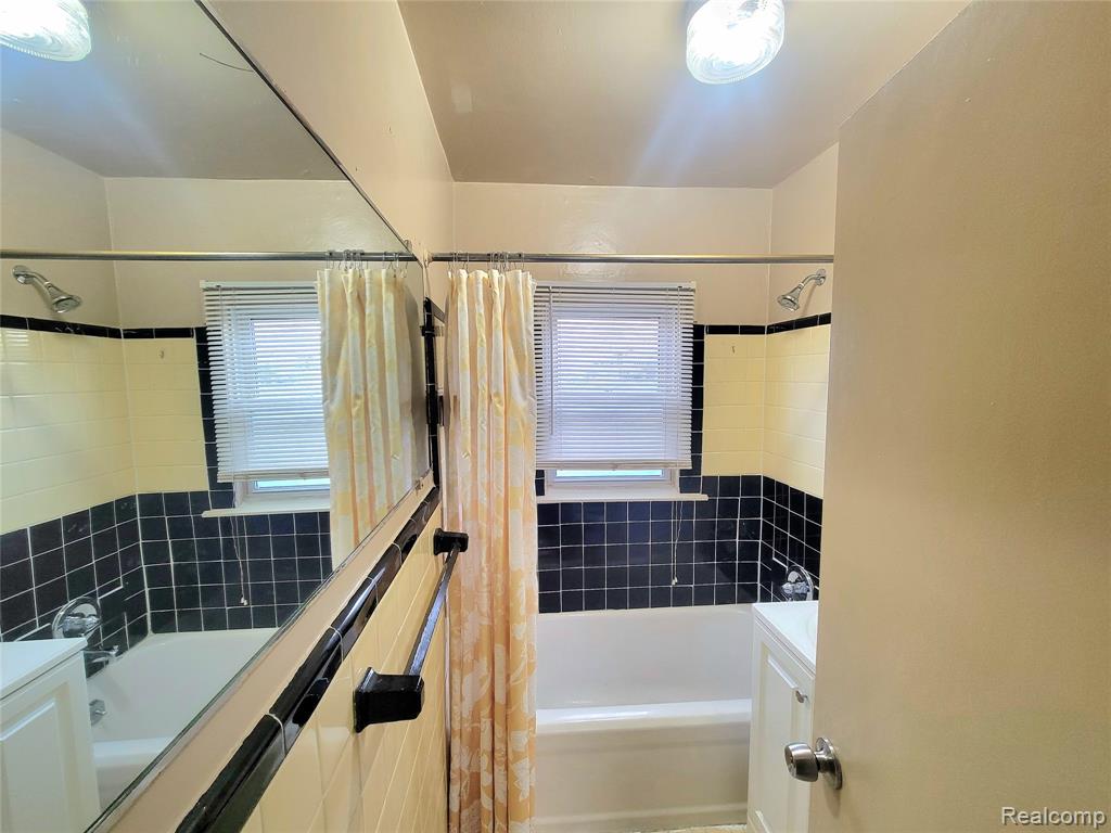 8238 Chalmers Avenue, Warren, MI 48089 — Photo 12