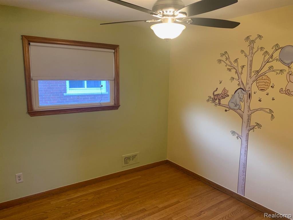 9211 LAURENCE Avenue, Allen Park, MI 48101 — Photo 9