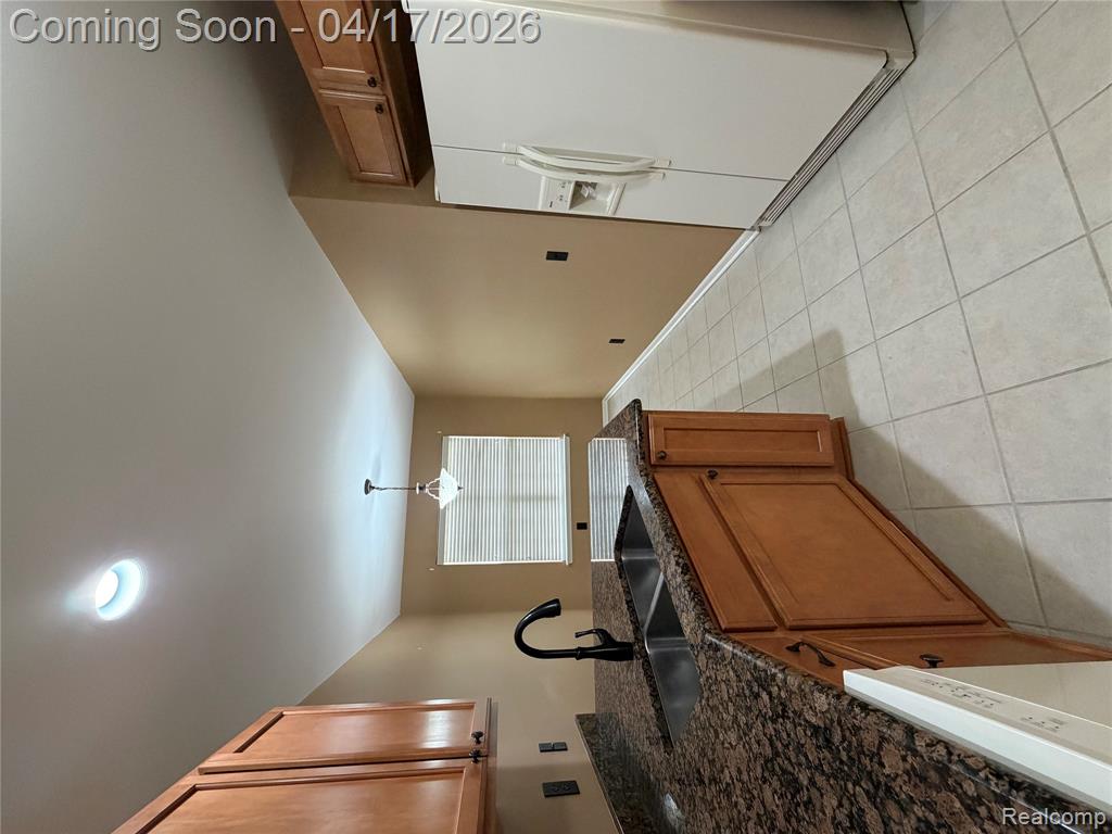 25499 Wyngate Court, Flat Rock, MI 48134 — Photo 12