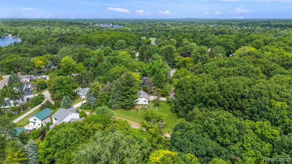 8110 W CIRCLE Drive, Clarkston, MI 48348 — Photo 46