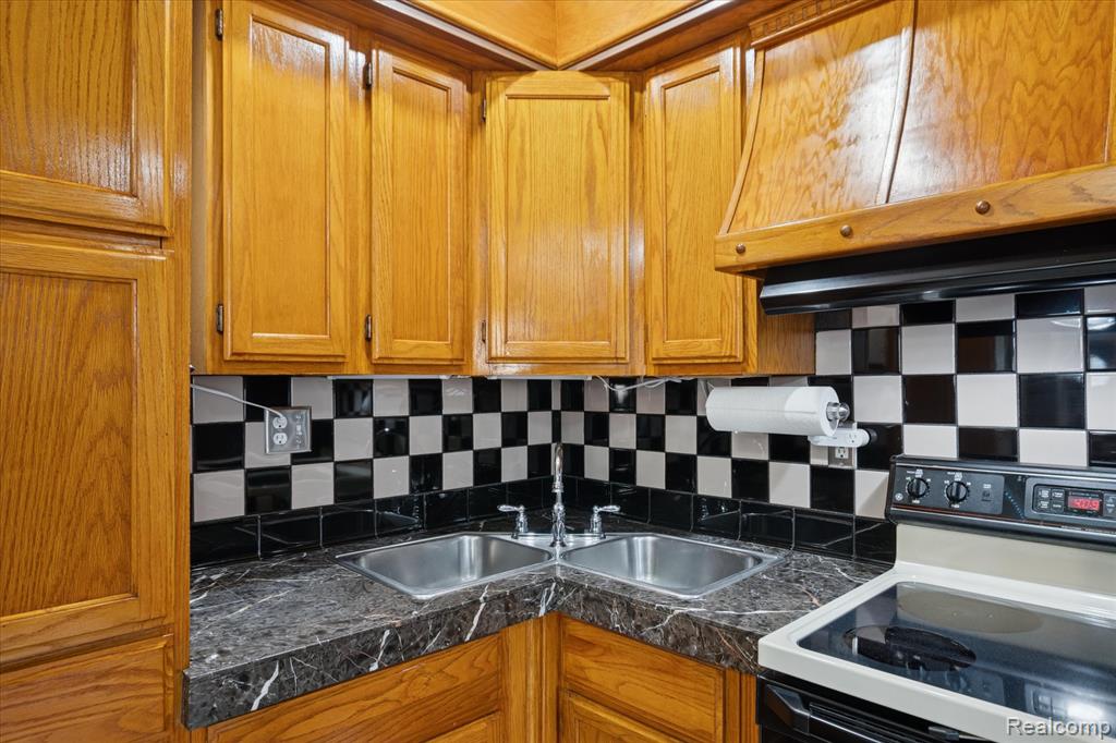 6037 William Street, Taylor, MI 48180 — Photo 16