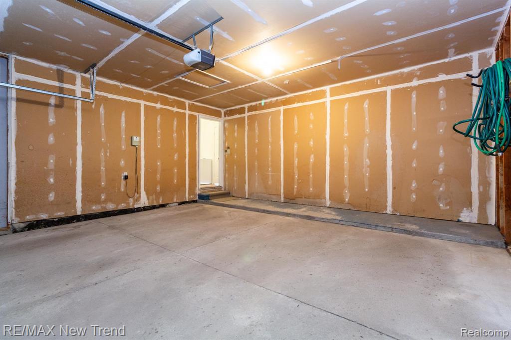 25935 Junction, Novi, MI — Photo 37