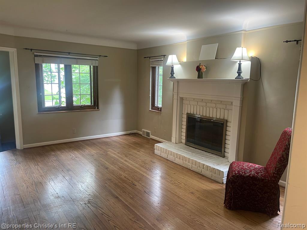 532 SAINT CLAIR Street, Grosse Pointe, MI 48230 — Photo 15
