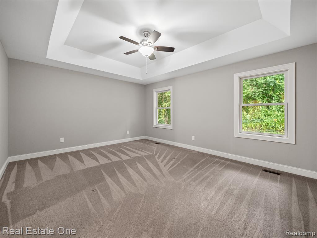 9687 SHELTERING OAKS Drive, Brighton, MI 48114 — Photo 6