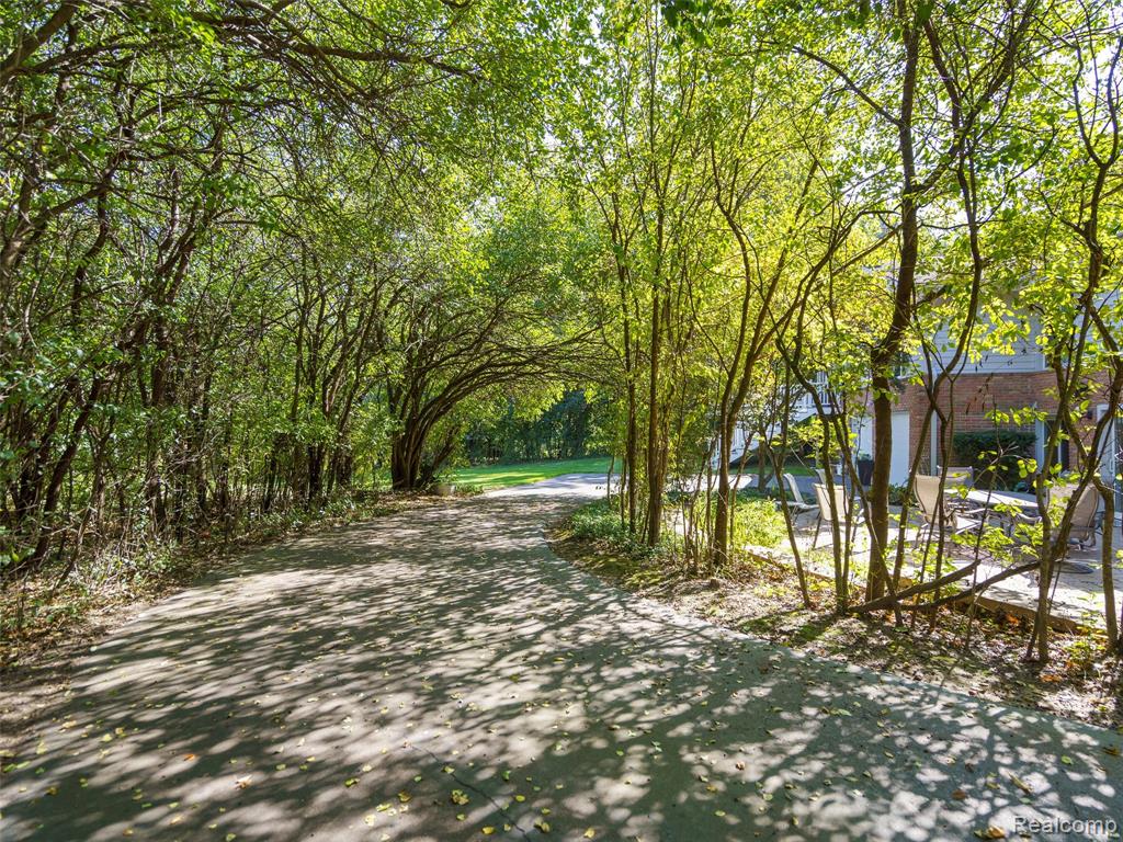 4351 Queens Way, Bloomfield Hills, MI 48304 — Photo 47