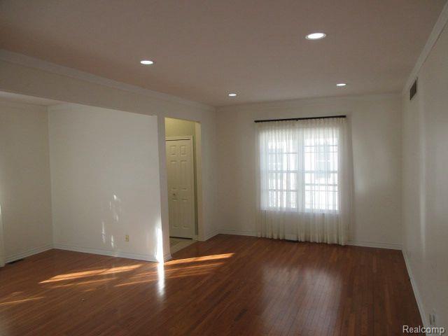 110 N 1ST Street, Holly, MI 48442 — Photo 7