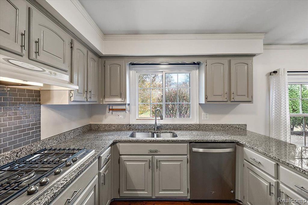 16490 OLD BEDFORD Road, Northville, MI 48168 — Photo 15