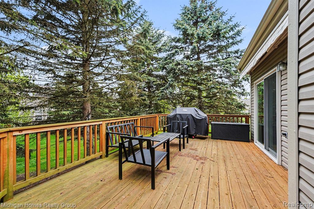 2070 S Red Maple Lane S, 106, Commerce Twp, MI 48390 — Photo 14