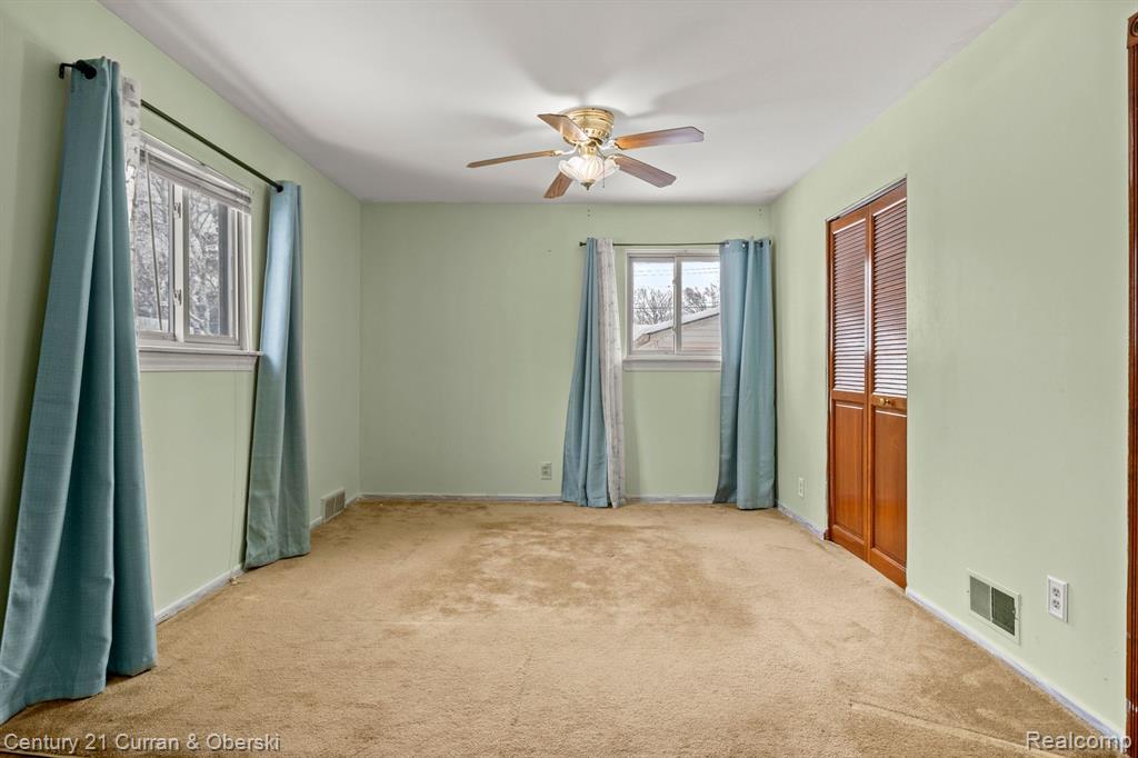 8054 ROBINDALE Avenue, Dearborn Heights, MI 48127 — Photo 14
