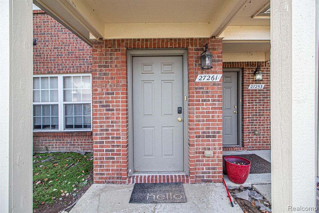 27261 HIDDEN OAKS Drive, Trenton, MI 48183 — Photo 3