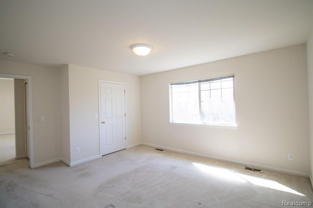 7051 MAGNOLIA Lane, Waterford, MI 48327 — Photo 20