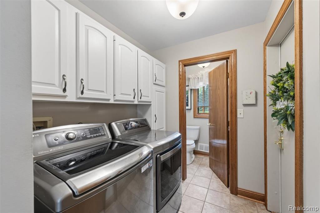 125 Olde Franklin Drive, Howell, MI 48855 — Photo 27