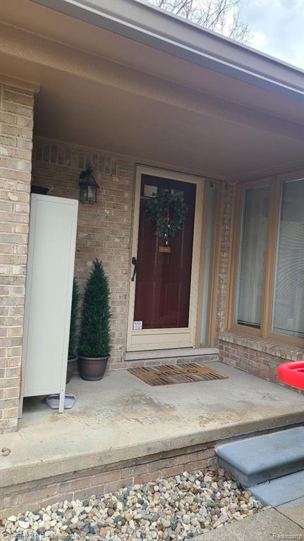 5826 DAWN RIDGE Drive, Troy, MI 48098 — Photo 3