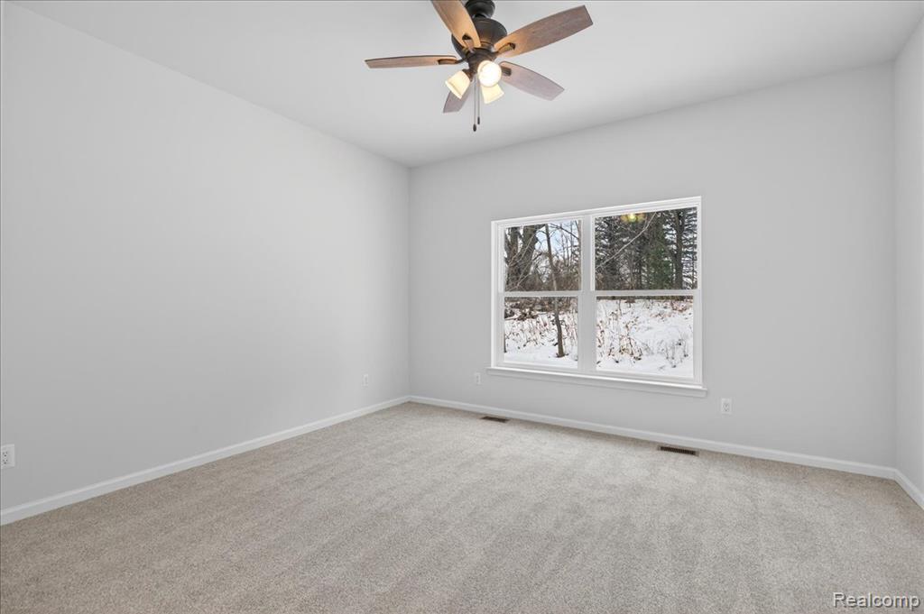 7460 Village Court, Davisburg, MI 48350 — Photo 32
