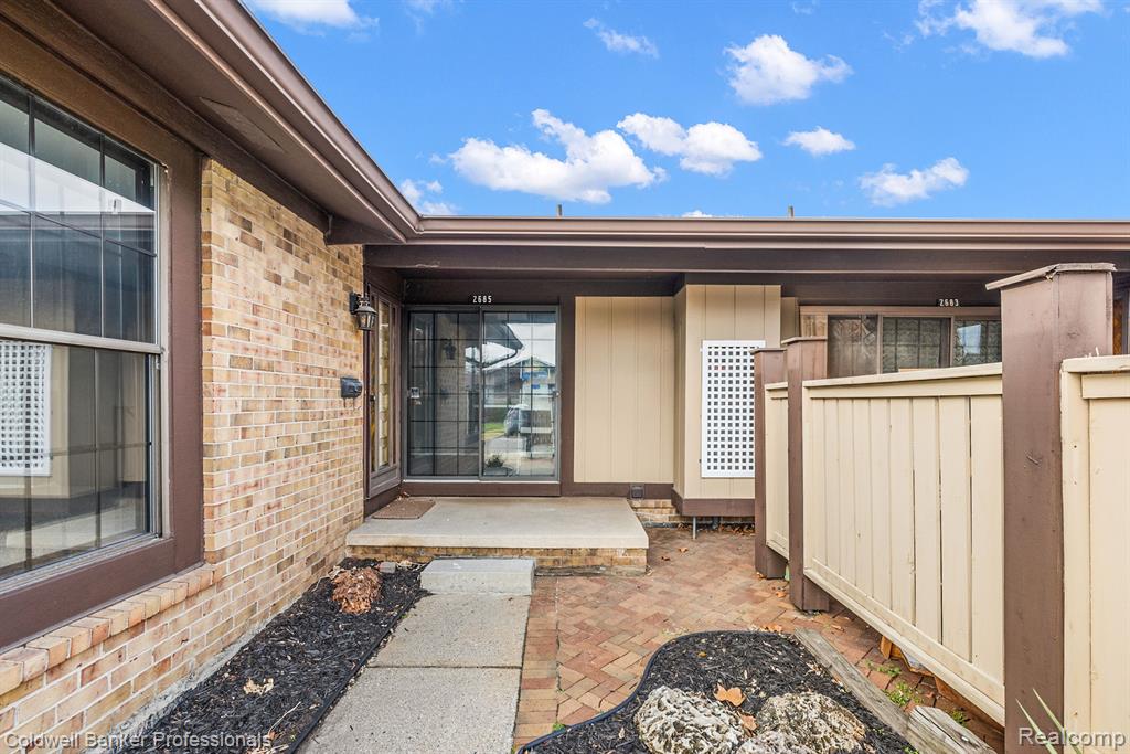 2685 ROUNDTREE Drive, Troy, MI 48083 — Photo 37