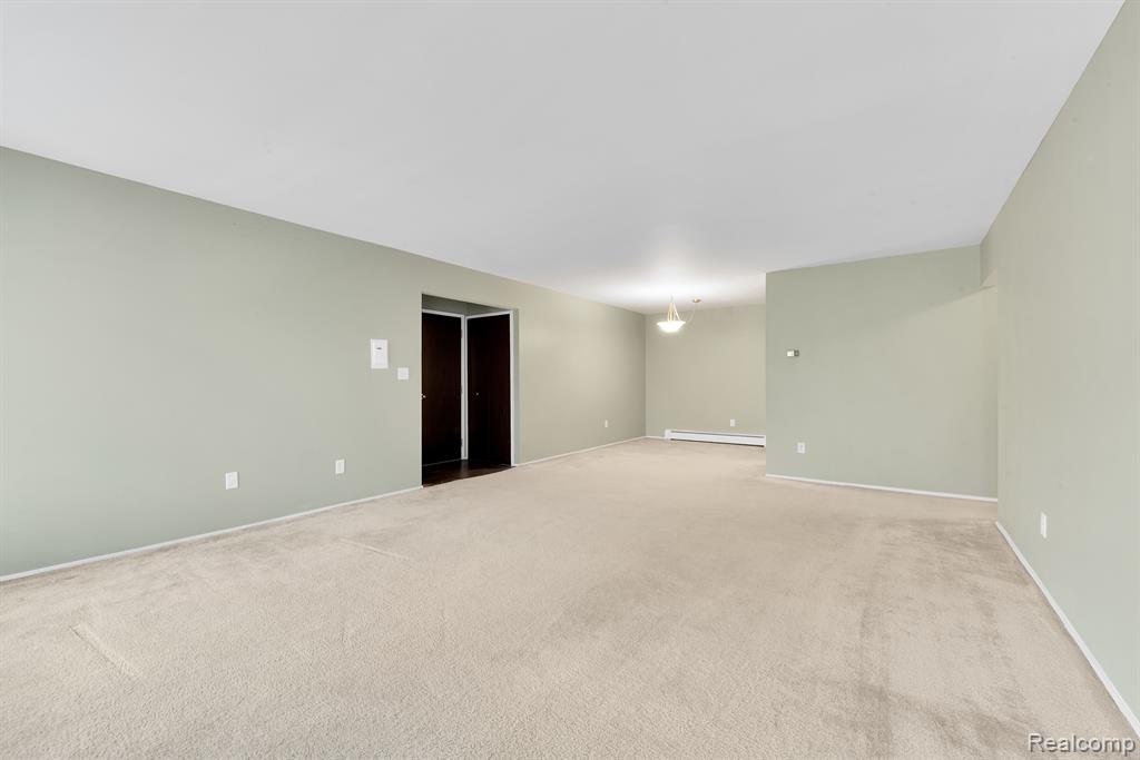 32050 GRAND RIVER Avenue NW, 57, Farmington, MI 48336 — Photo 7