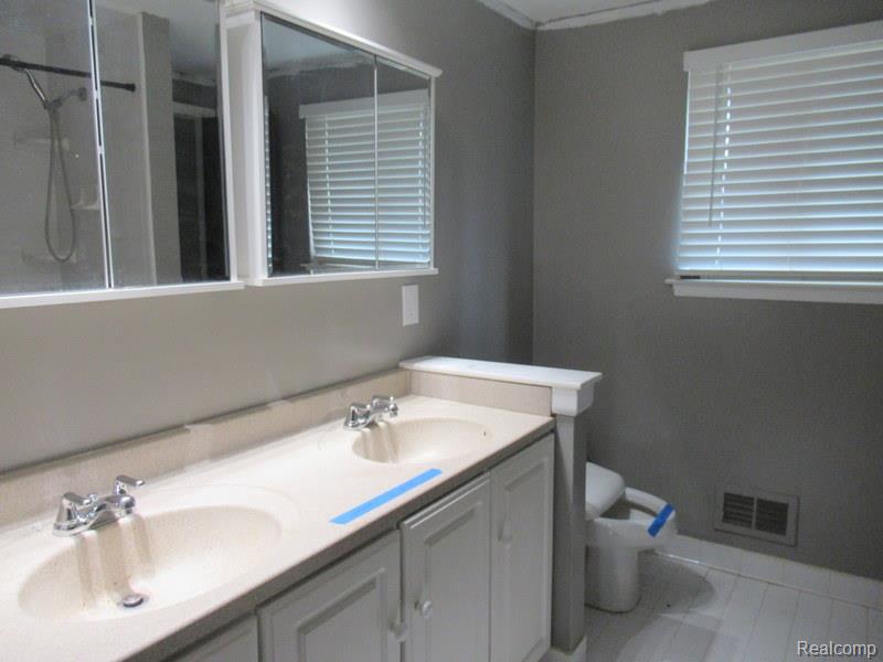 43120 Chaucer Drive, Sterling Heights, MI 48313 — Photo 7