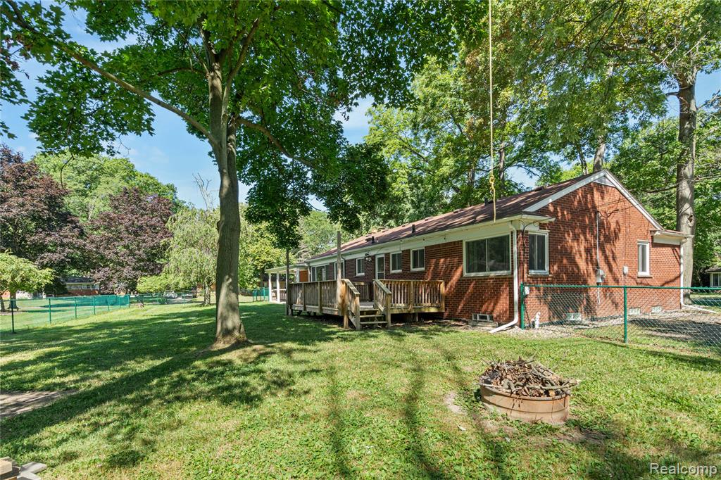 8293 Woodcrest Drive, Grosse Ile, MI 48138 — Photo 12