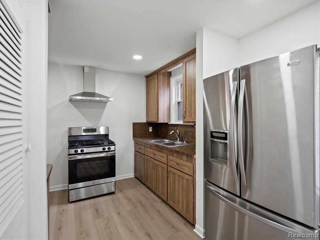 23409 CARLISLE Avenue, Hazel Park, MI 48030 — Photo 14