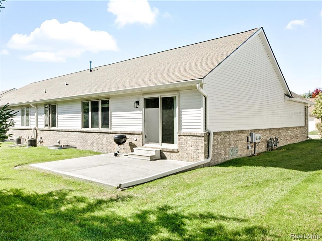 592 Snowbird Circle E, St. Clair, MI 48079 — Photo 28