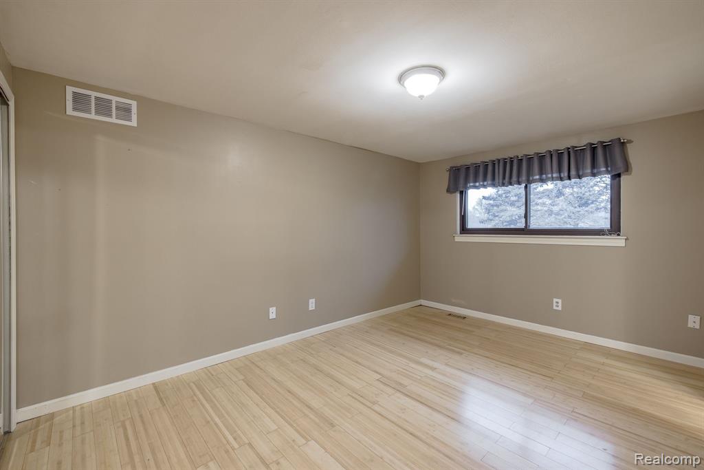5285 WOODCREEK Trail, Clarkston, MI — Photo 29