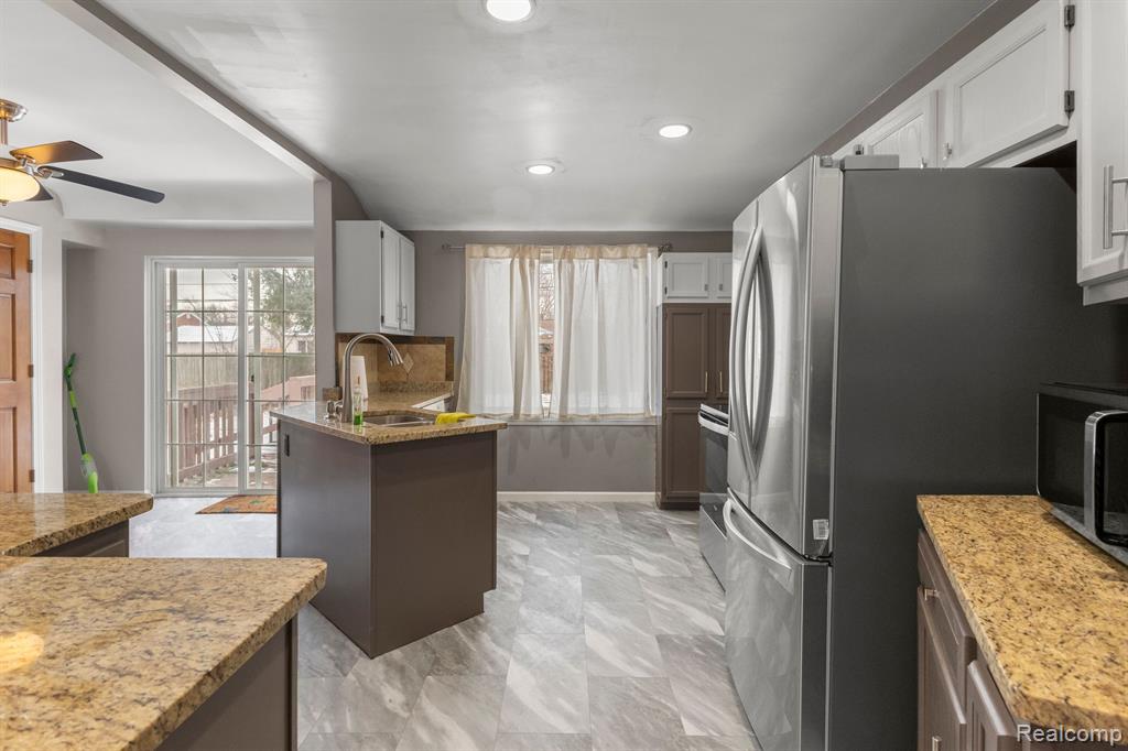 4255 SAMOSET Road, Royal Oak, MI 48073 — Photo 17