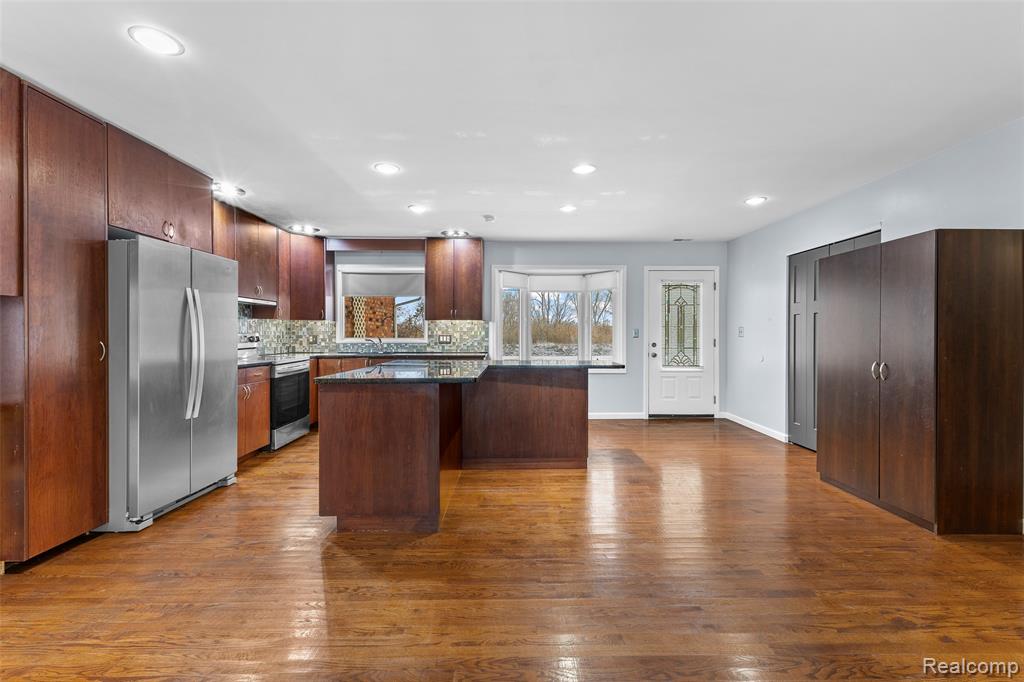 39520 Venetian Drive, Harrison Township, MI — Photo 13