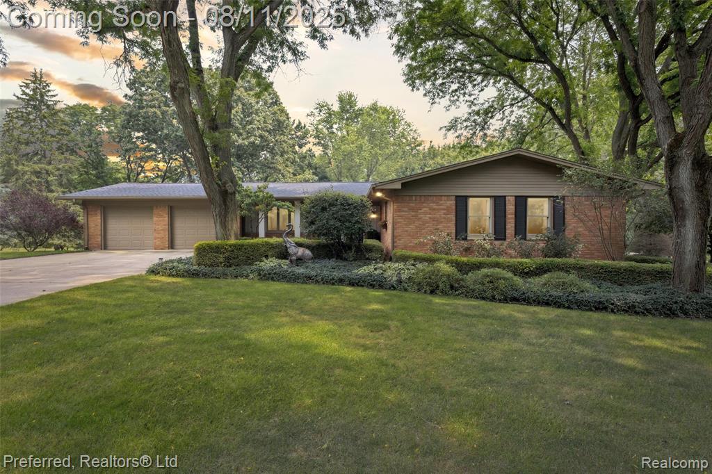 562 Burns Road, Milford, MI 48381 — front exterior