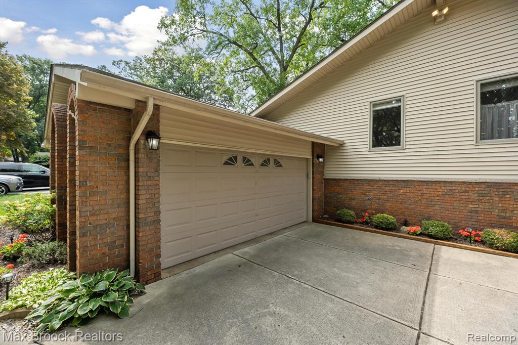 6026 Venice Drive, Commerce Twp, MI 48382 — Photo 6