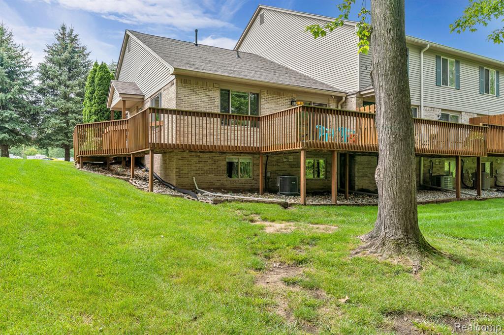 1071 OLD LEAKE, Holly, MI 48442 — Photo 7
