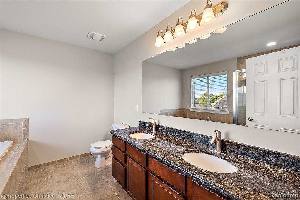 61171 SADDLECREEK Drive, South Lyon, MI 48178 — Photo 40